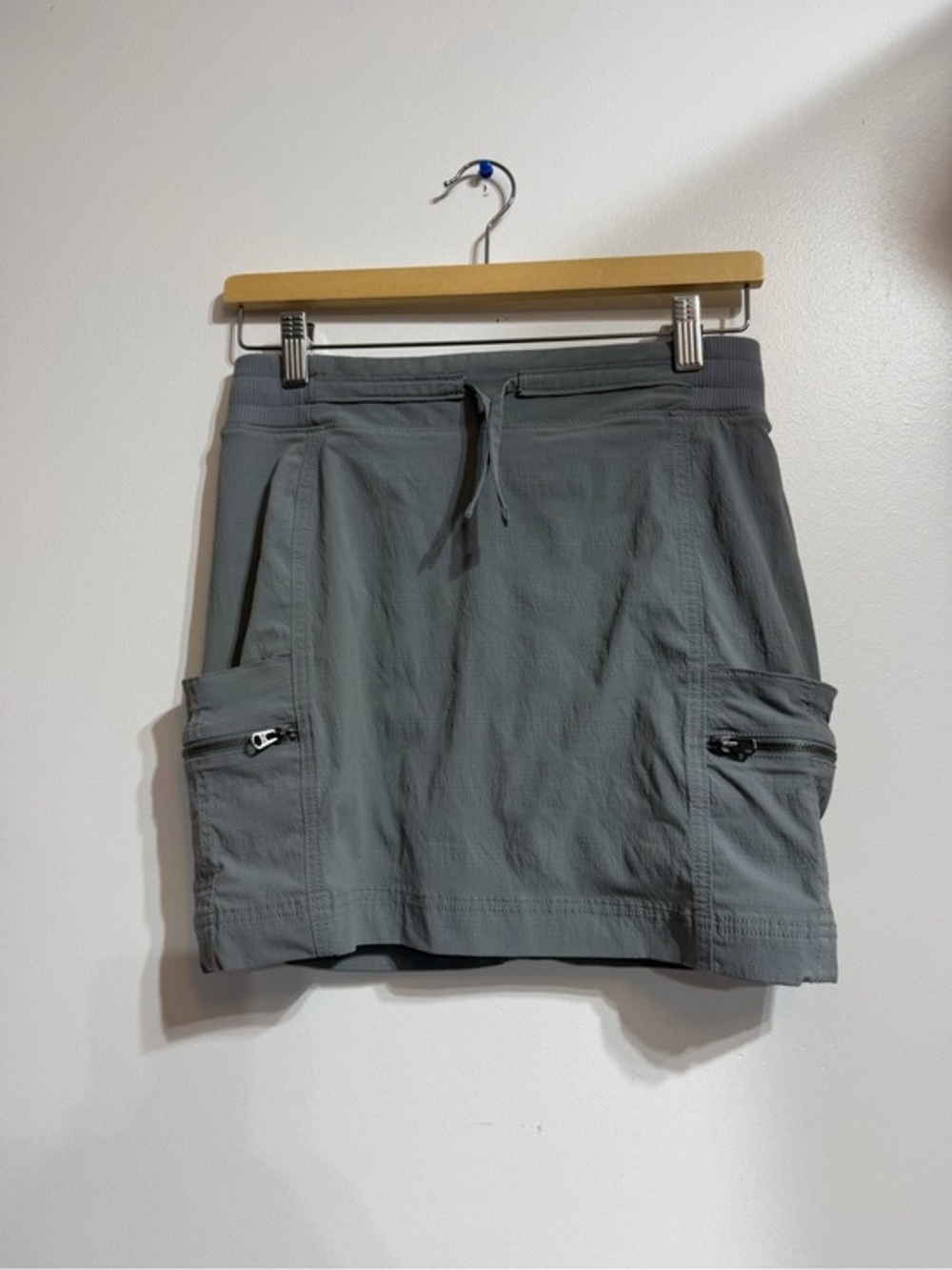 Athleta Grey Utility Athletic Skirt with Zipper Pockets - Size 4